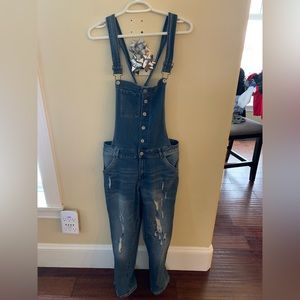 Women Denim Crop Overalls.  Size Women’s US 11.